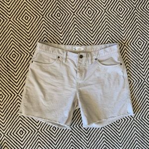 Like new carve designs oahu short 6" in silver/grayish.